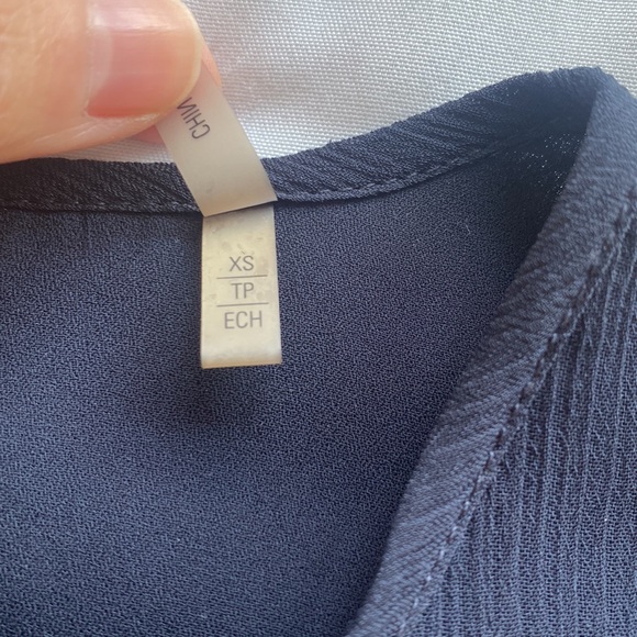 T Tahari Lined Ruffle Blouse - Picture 4 of 6